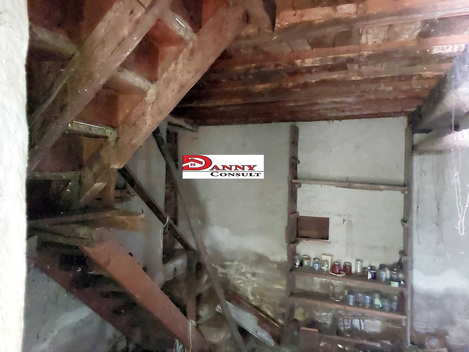 Двуетажна къща с двор и кладенец в с. Драгижево, общ. Велико Търново
