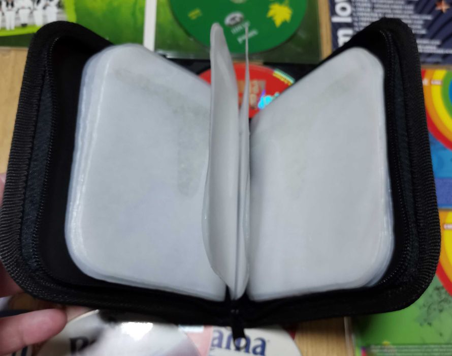 CD-uri cu muzica, originale, diverse genuri, stare foarte buna!