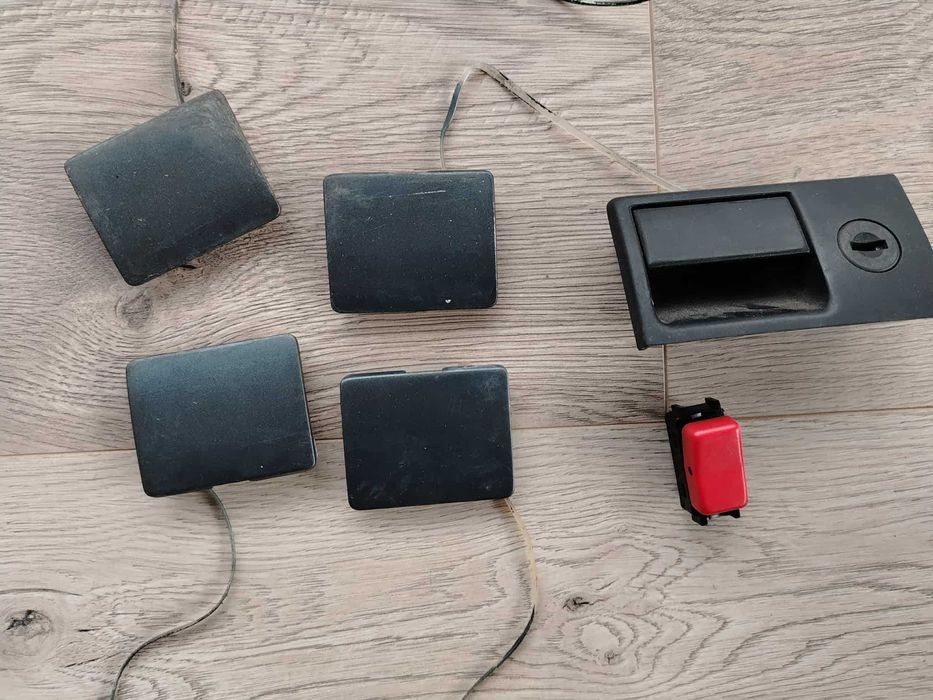 Части за мерцедес w124 купе салон подлаътник и др.