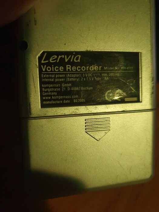 Аналогов диктофон с малка касета