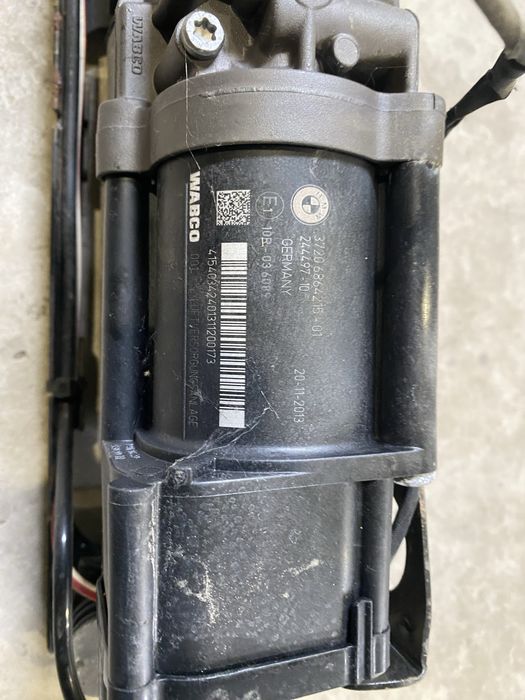 Компресор въздушно окачване Бмв 5сери ф11(kompresor okachvane bmw f11)