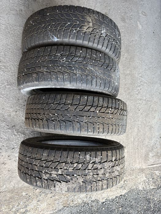 Продам комплект зимней резины липучка