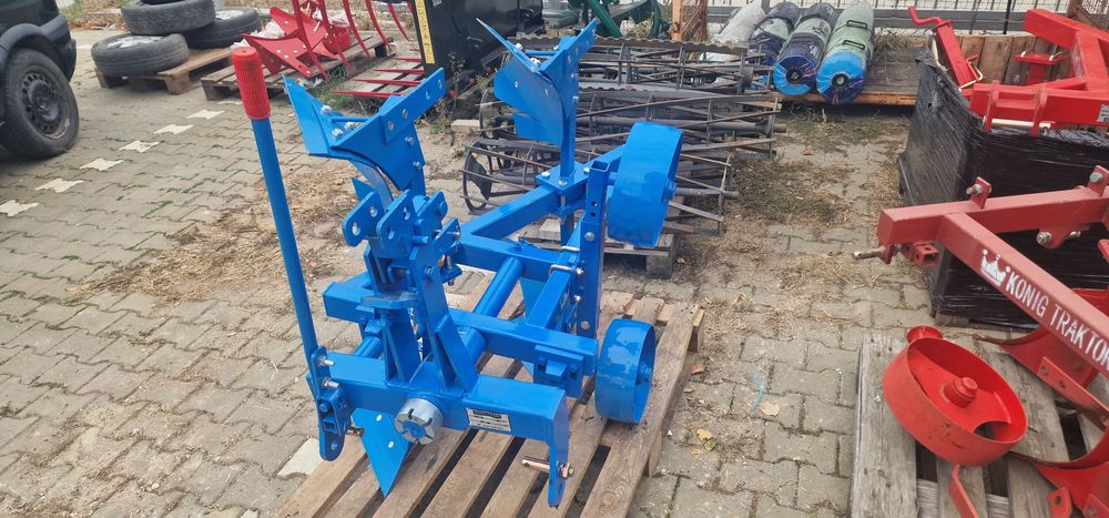 Plug reversibil 2 brazde pentru tractor 25-30 cp Greutate 150 kg pret