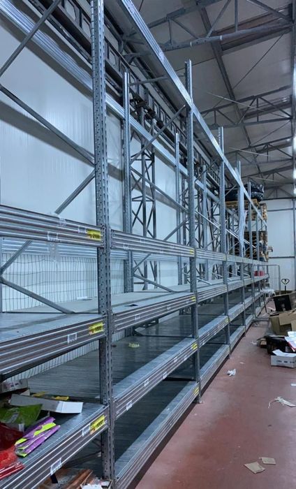 Rafturi metalice profesionale pentru depozitare marfa 540x550