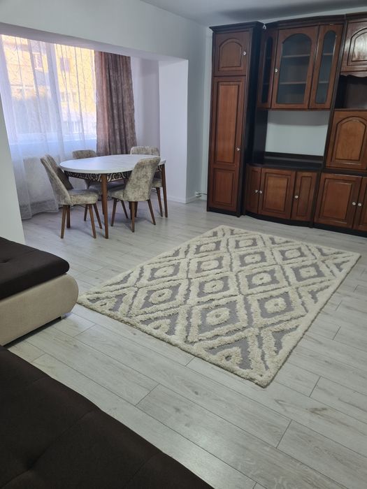 Vând apartament 3 camere, suprafață utilă 74m2, anul finalizării 1992