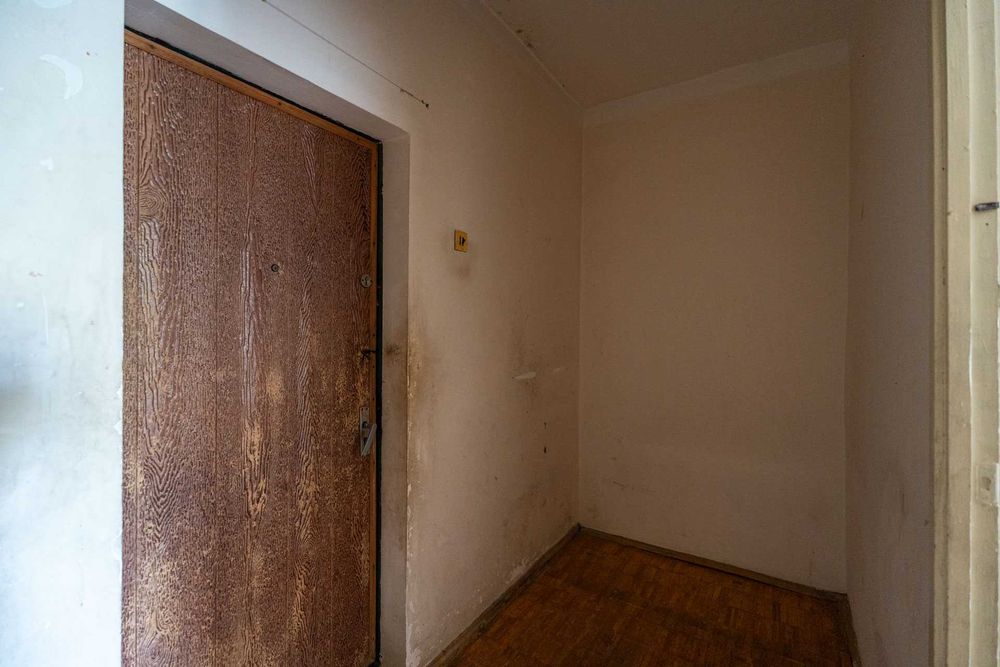 Panelniy Ohangrabo 2 Hona 1 Etaj No turarga mos kvartira sotiladi