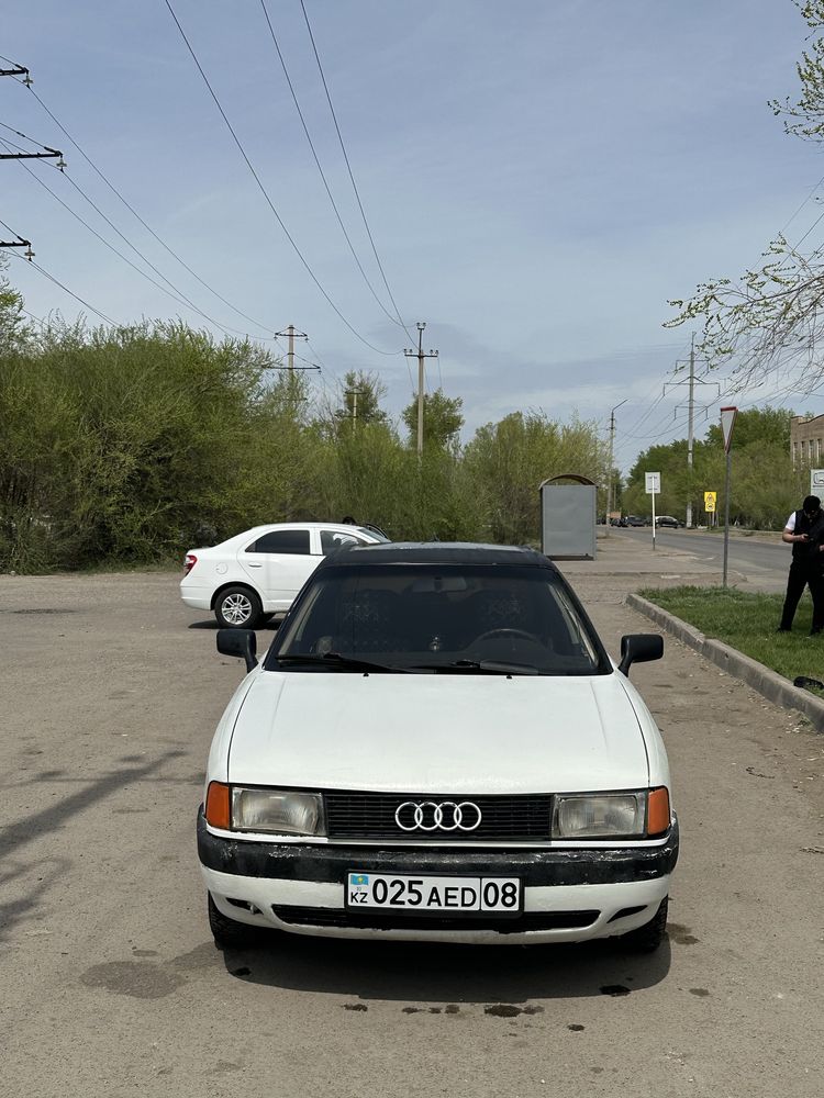 Audi 80 ………………..