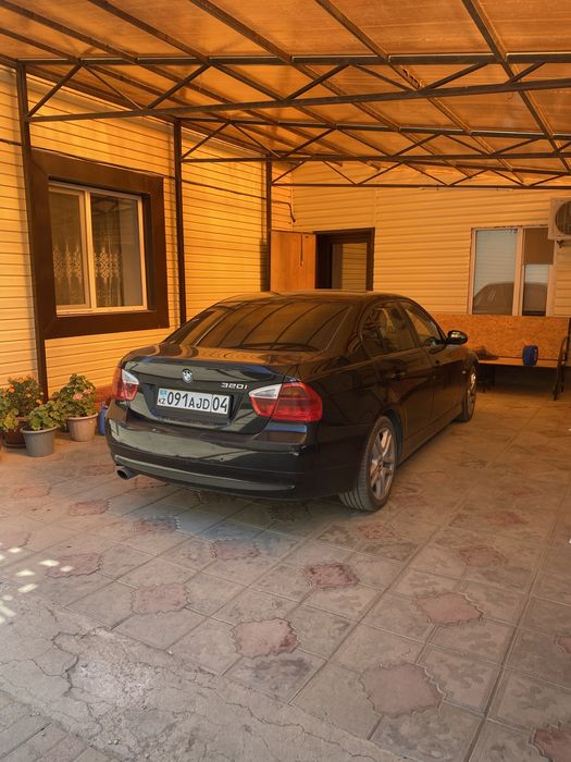 Автомобиль bmw 3 серии е90