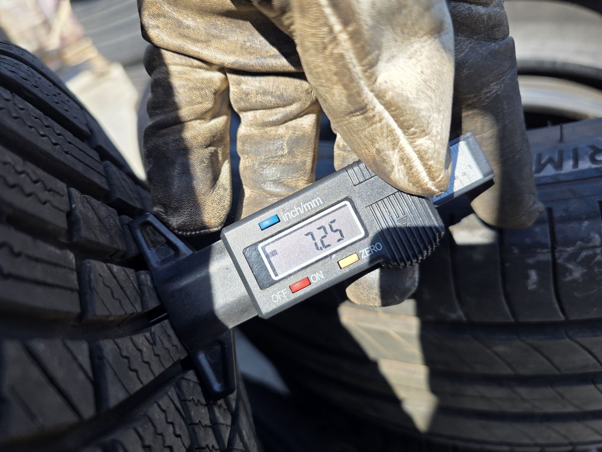 4бр Зимни гуми 215 65 16 - Hankook