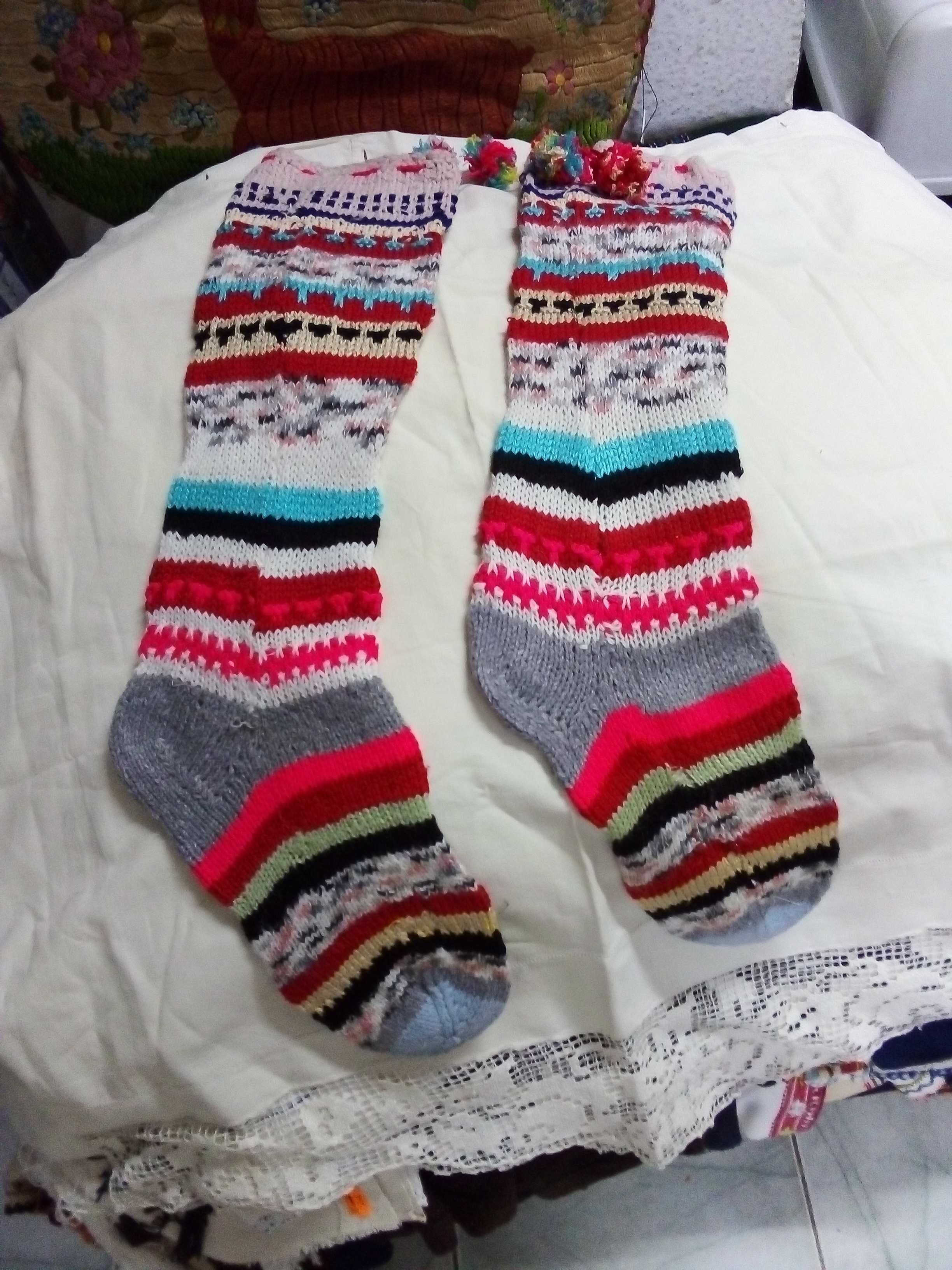 Чорапи за носия ръчно плетени
