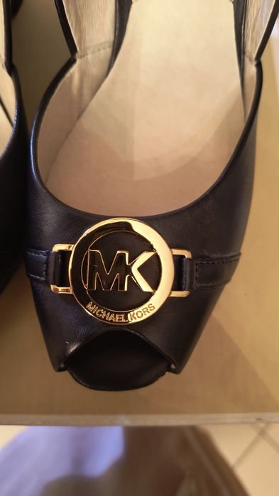 Sandale bleumarin Michael Kors cu detalii aurii