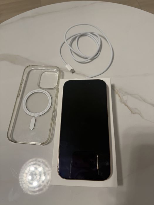 Iphone 16 pro dessert 256gb  full box aspect 10/10