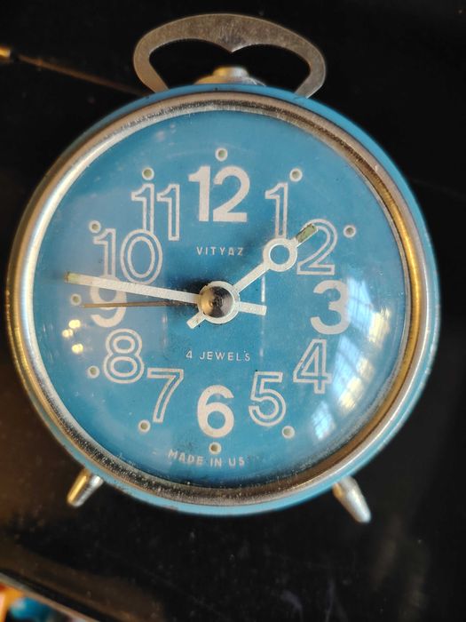 Vând ceas de masa Vityaz.