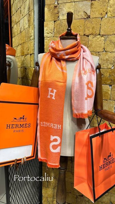 Esarfa Hermes 
+cutie 
Dim. 185x80cm 

Roz-2 bucăți 
Negru -2 bucăț