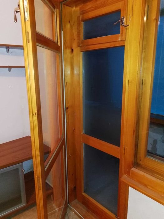 Запазена дървена дограма - врата + прозорец