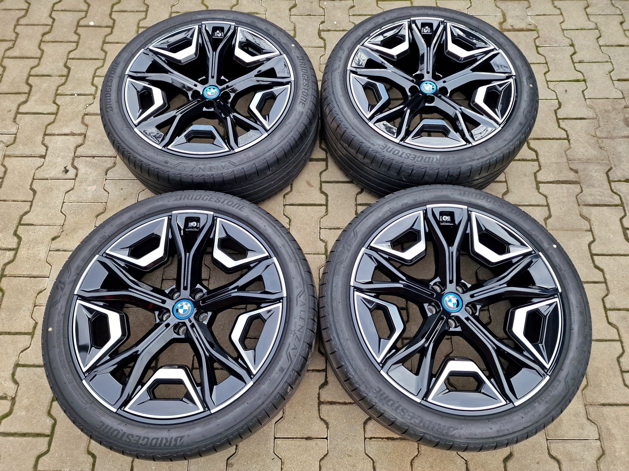 Jante BMW pe 22 NOI  IX X6 G06 X5 G05 anvelope roti jenti Diamond Cut