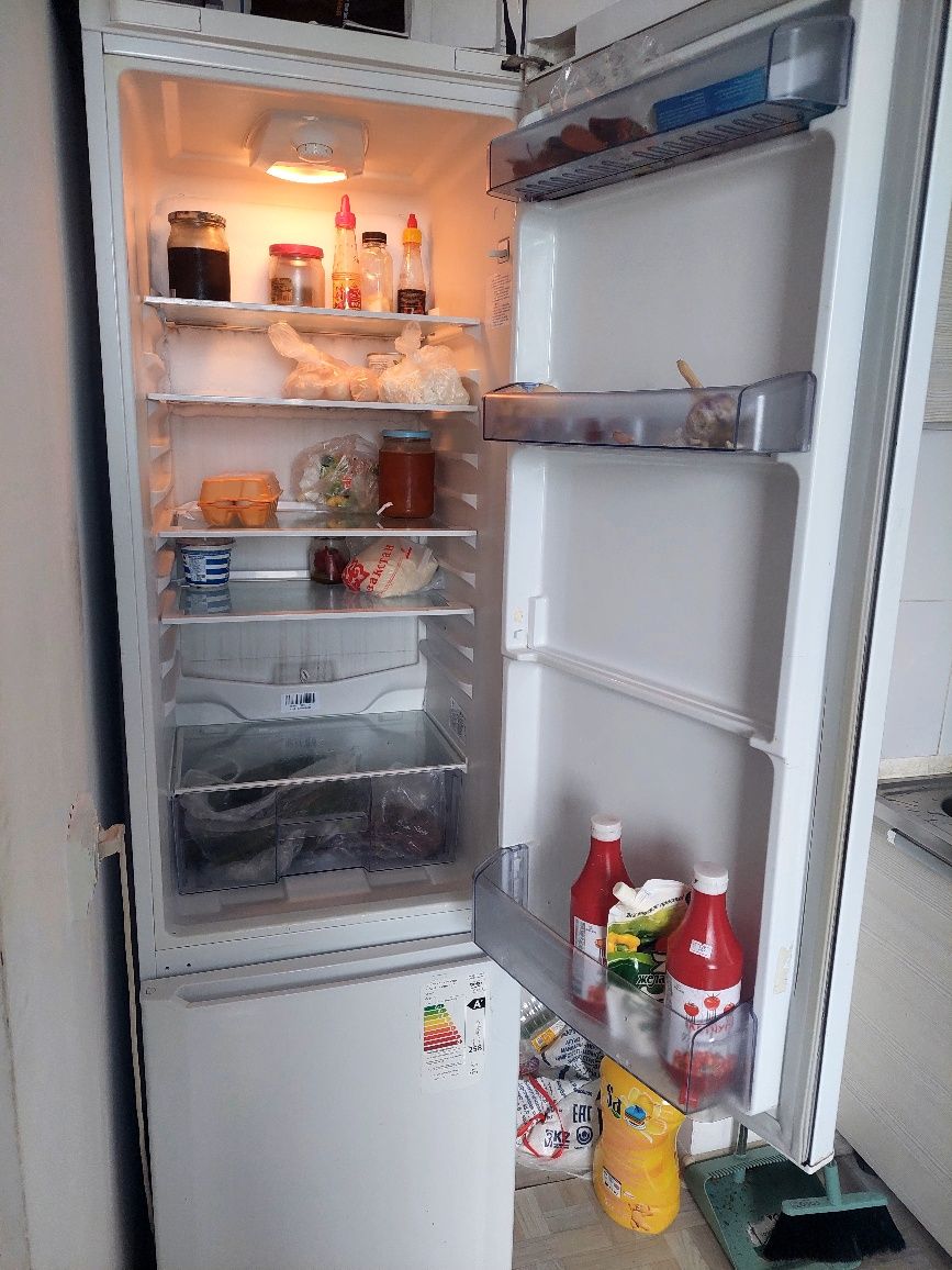 Холодильник б/у в хорошем состоянии