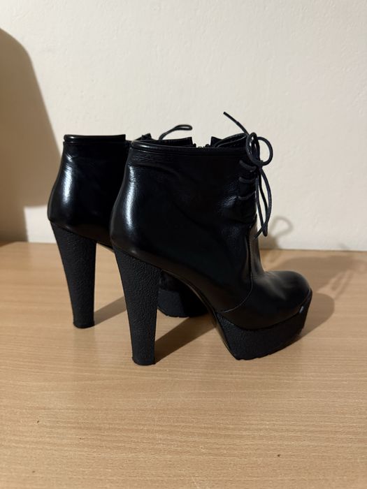 Уникални дамски боти Guess, Versace, Nursace