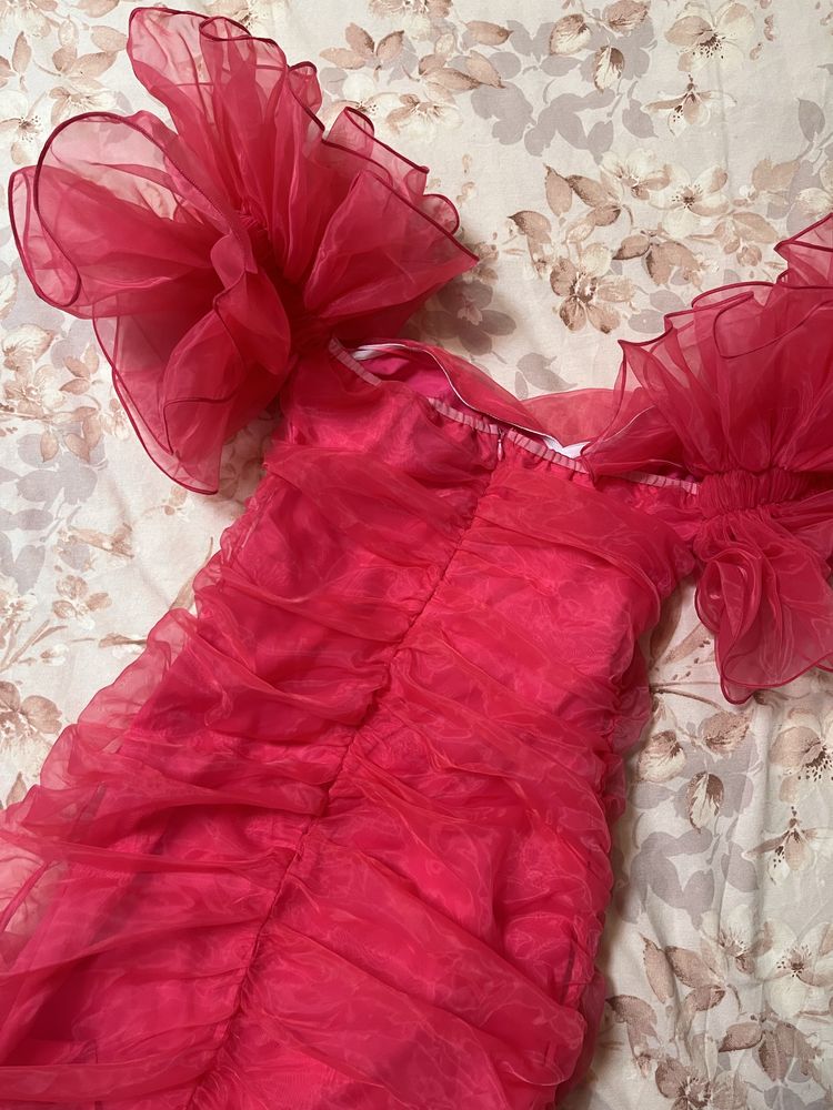Барби розова рокля