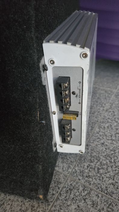 Бас каса с усилвател