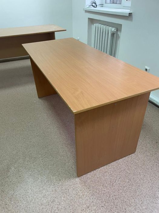 Мебель в офис. Столы разные и шкаф