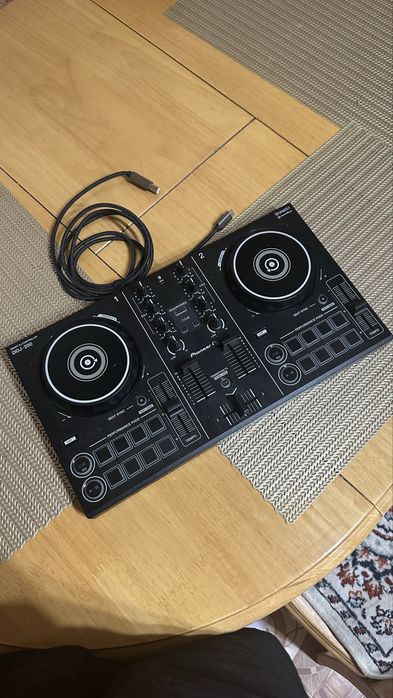 Диджейский контроллер Pioneer DDJ200