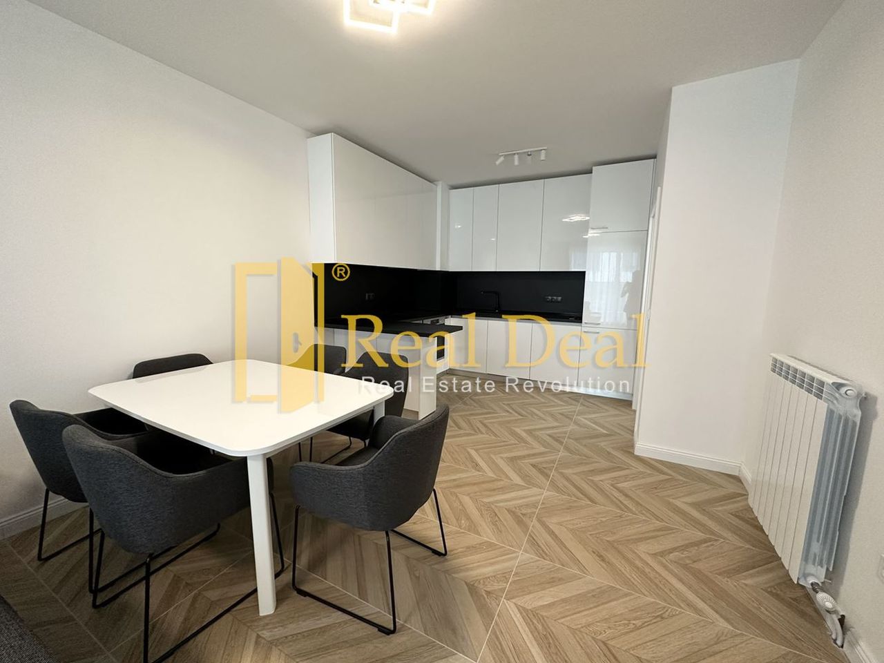 Дава се под наем Тристаен апартамент в София, Витоша - 91 кв.м за 1250 € - Снимка #2
