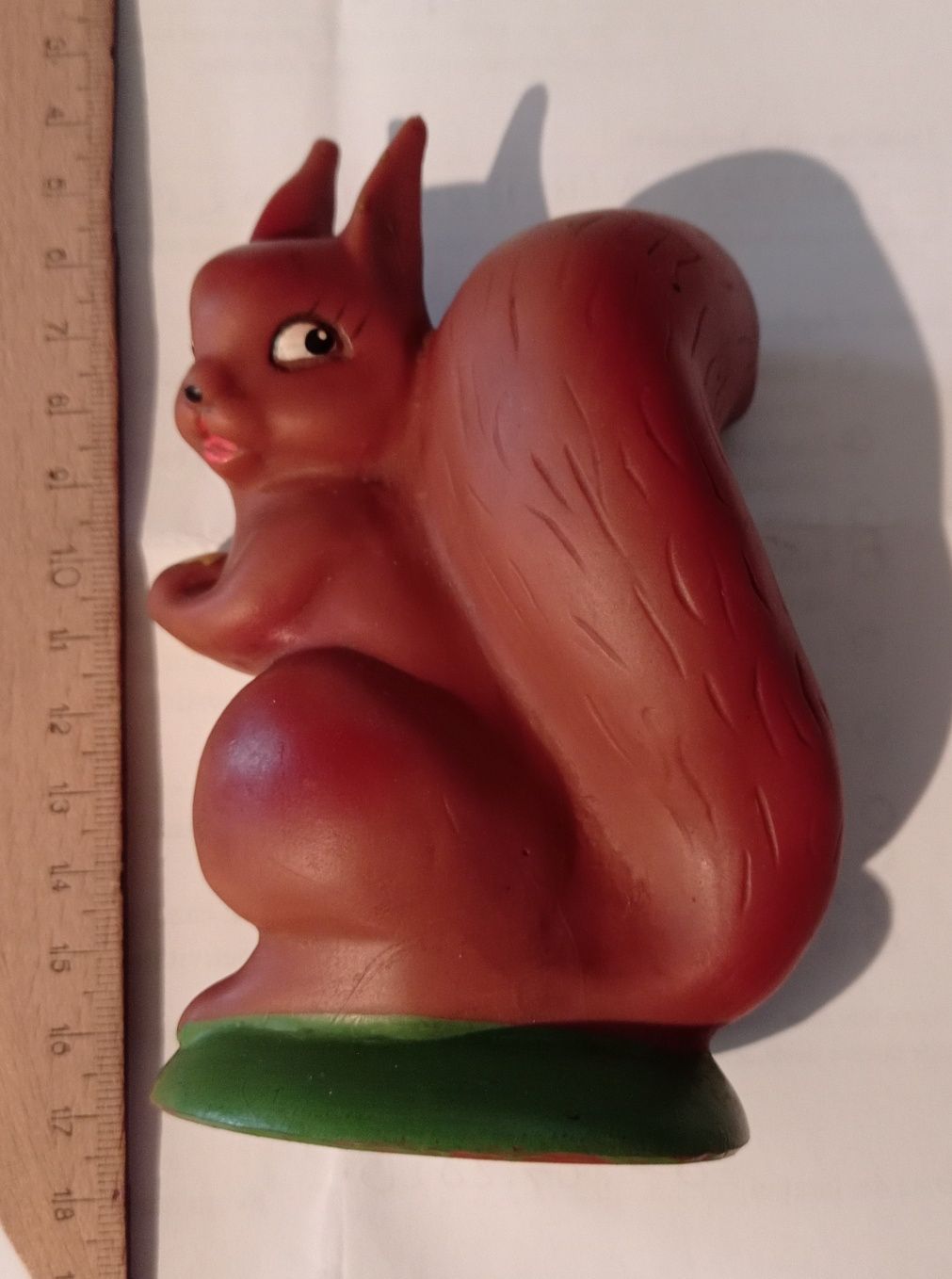 Vând sau schimb figurine din cauciuc vechi din perioada comunismului.