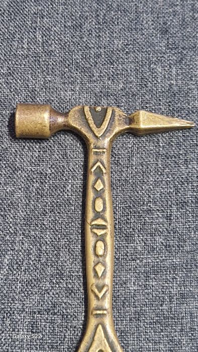 Desfăcător de bere bronz