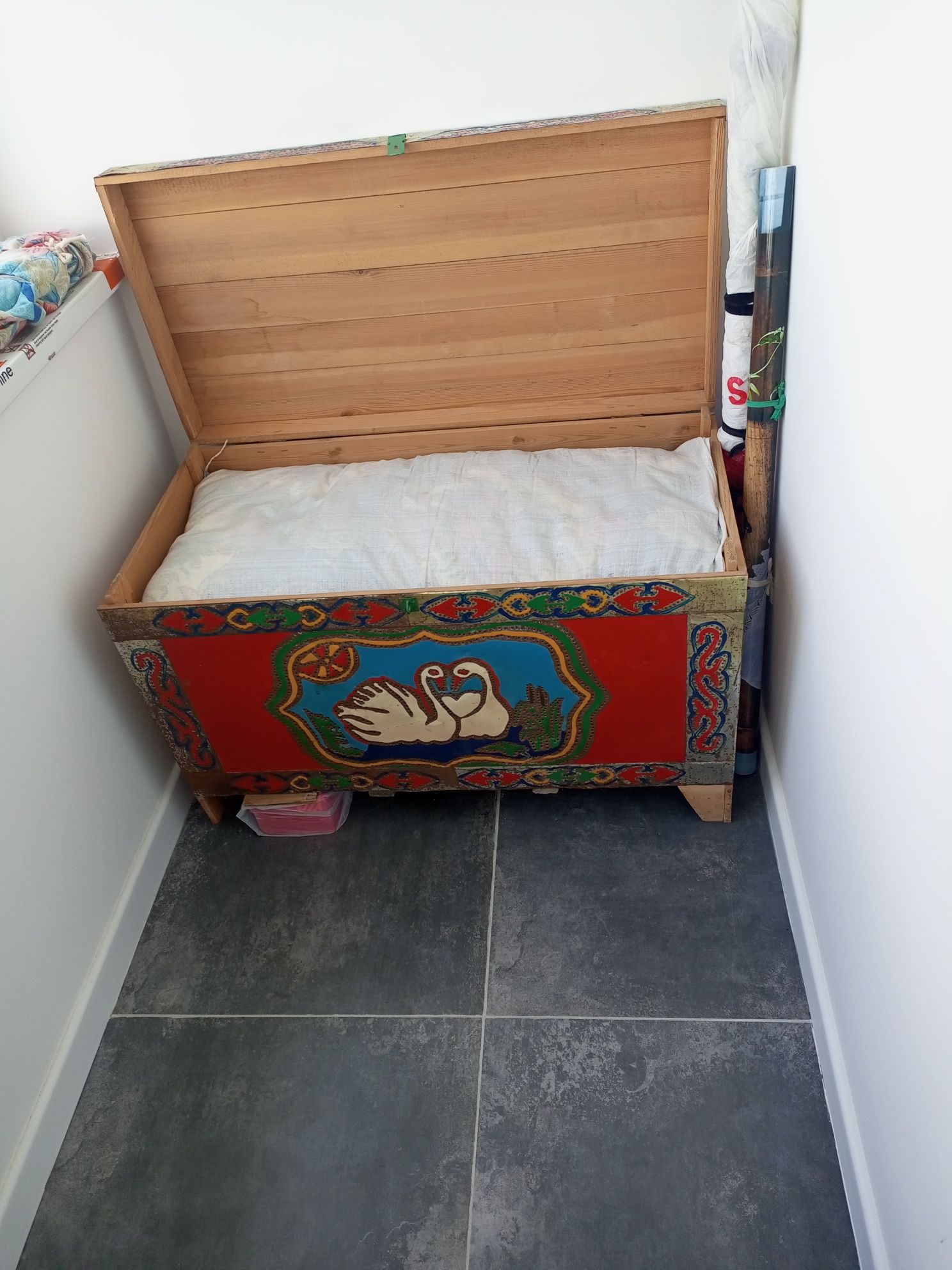 Сандыктар, жаксы усталган 3шт,агаштан жасалған,разм.100см/53см/64см