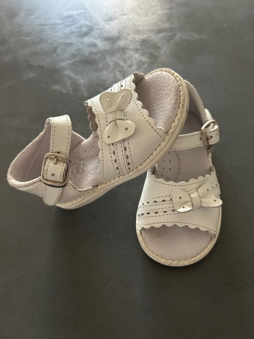 Бебешки маратонки адидас и сандали от естествена кожа