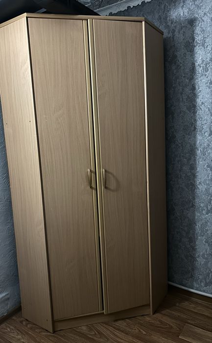 Продам угловой шкаф