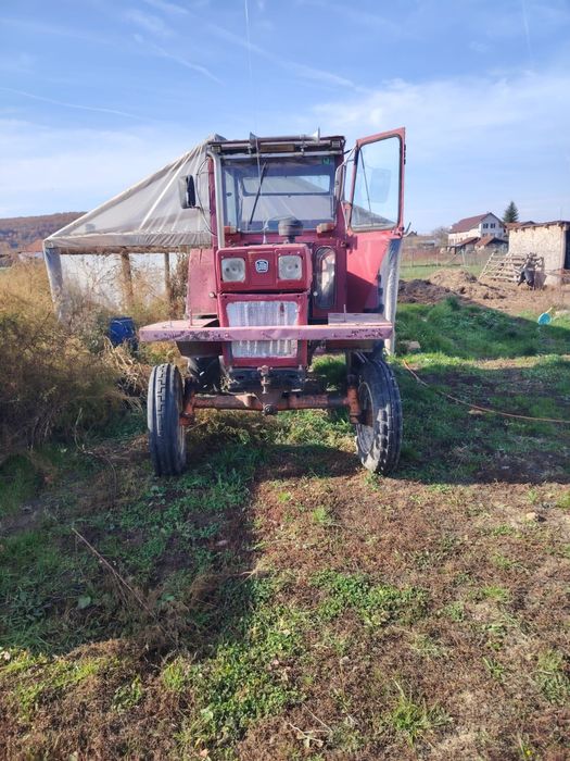 Tractor Universal 650 stare perfectă de funcționare.