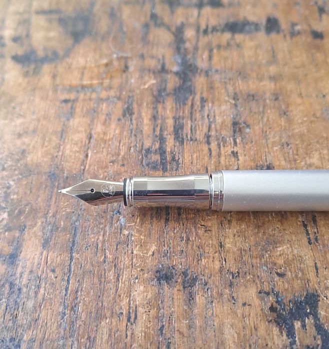 писалка Пеликан Peliкan сребрист метал в кутия