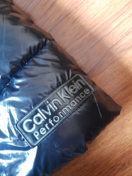 Calvin Klein performance мъжки елек L размер.