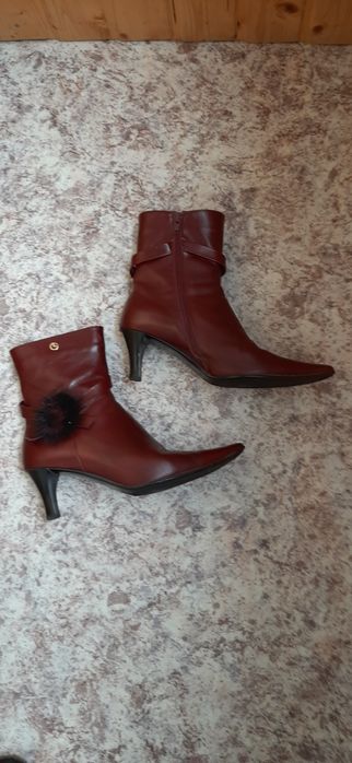 Продам женские полусапожки, Осень-Весна,цвет бордовый.