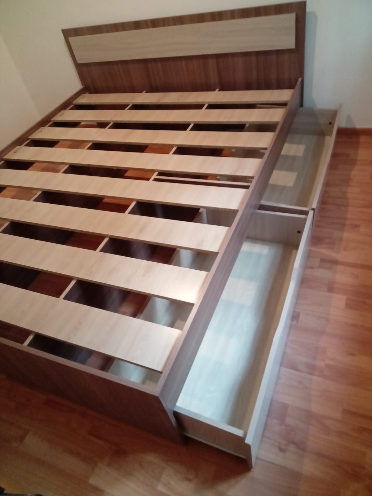 Продам кровать двух спальную