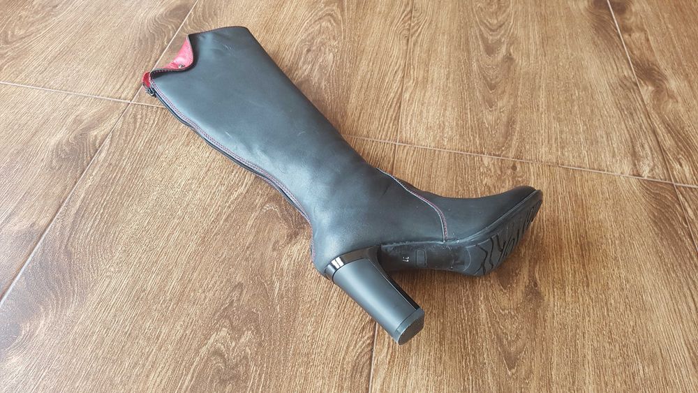 Ботуши черни в червени акценти и цип до долу, размер 37