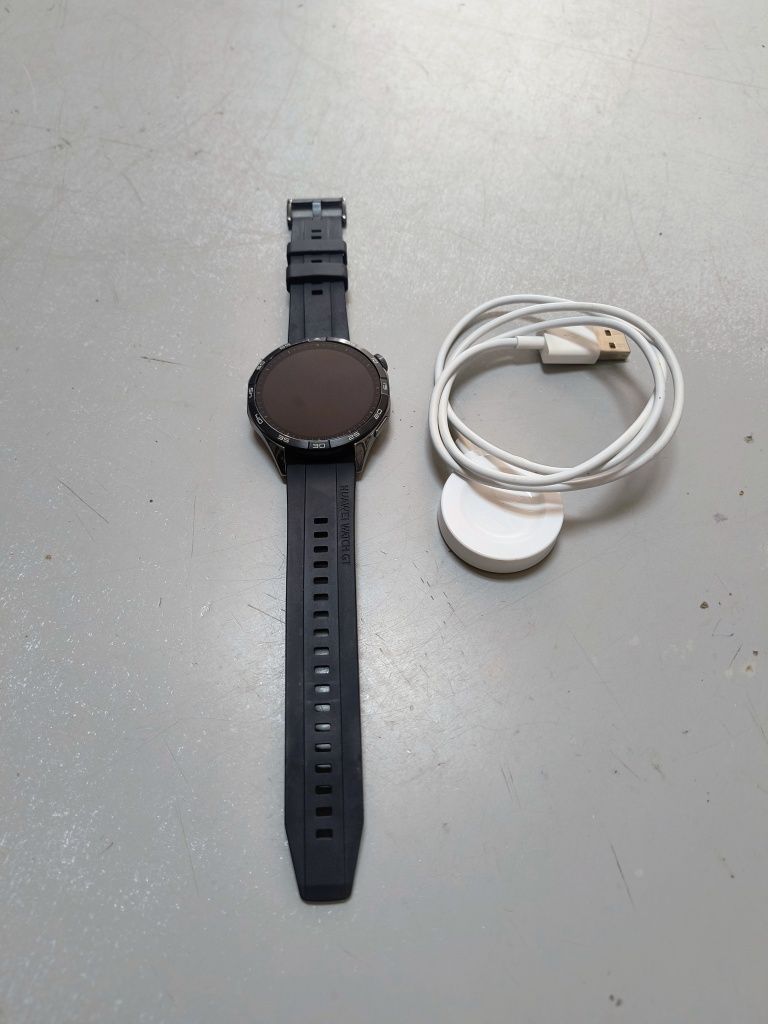 Смарт часовник Huawei GT4