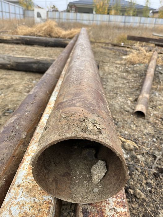Трубы разного размера и катанка бухта