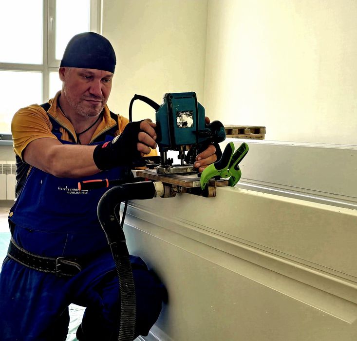 От12000 Установка межкомнатных дверей, врезка замков