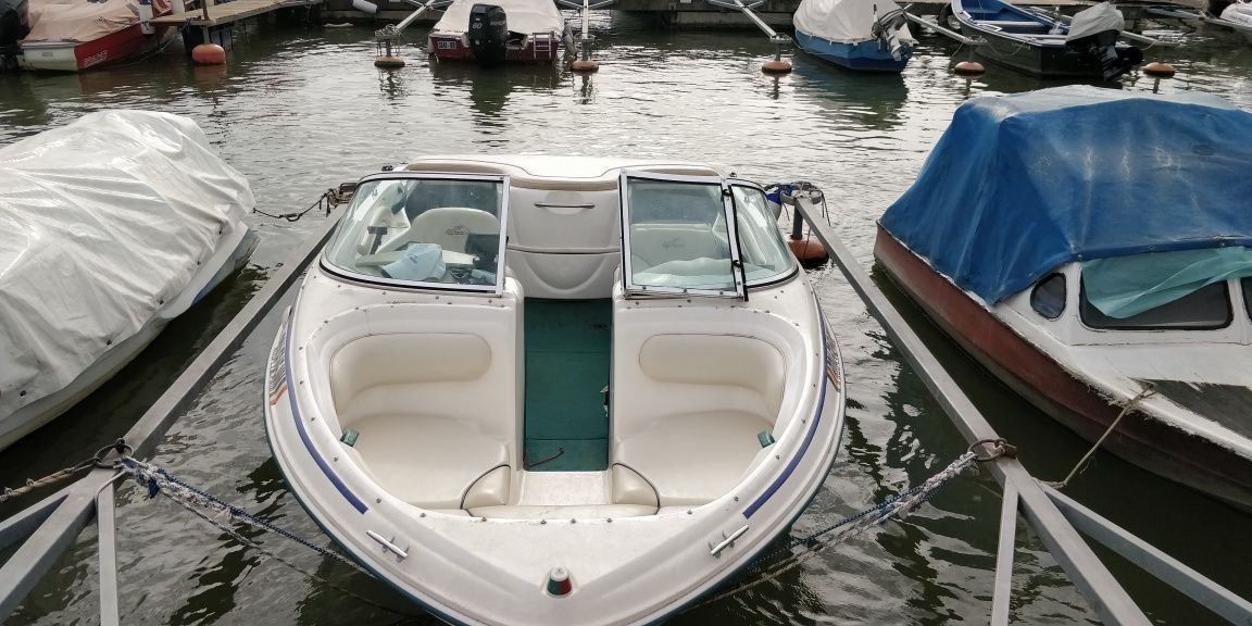 Ambarcatiunea SeaRay 185 sport