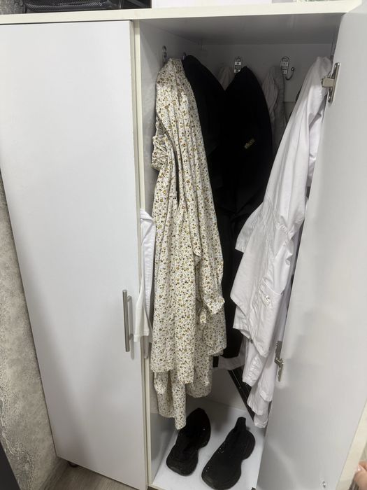 Салон учун гардероб шкаф сотилади