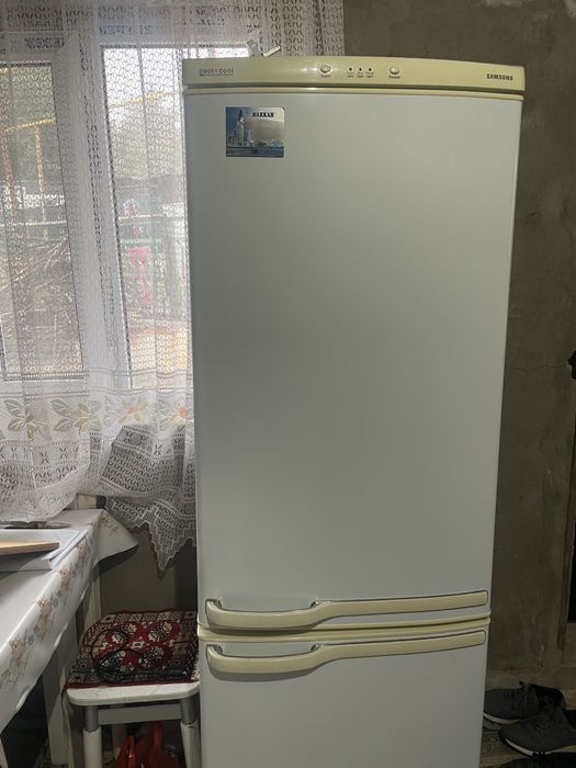 Продам холодильник