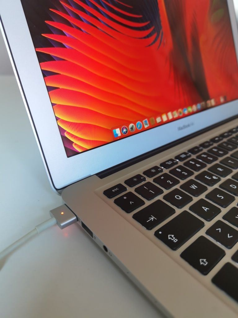 Macbook Air 2015 i5 8 Gb A1466