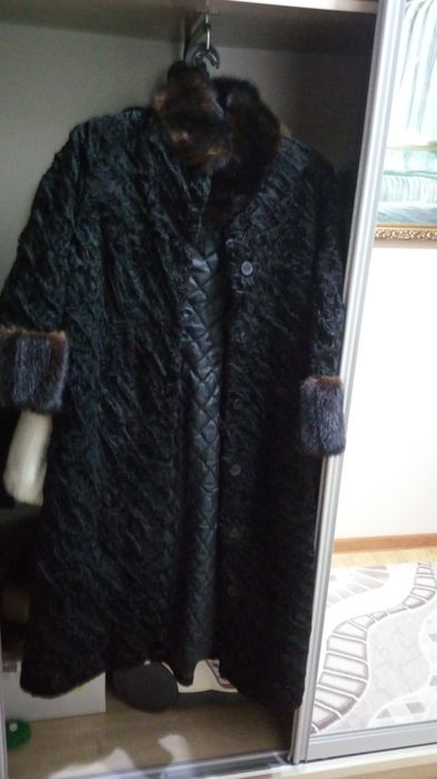 Продам каракулевую шубу