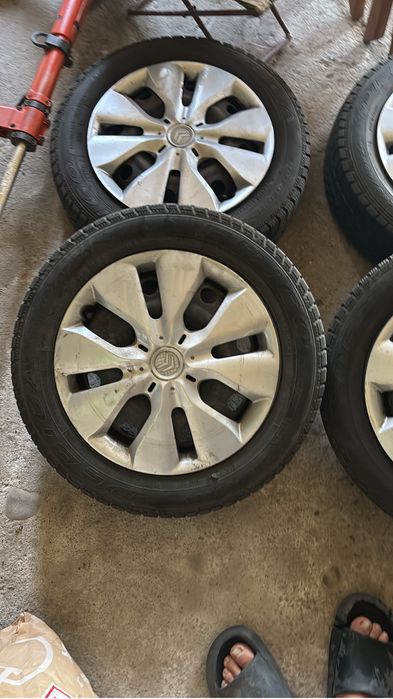 jante tabla cu cauciucuri de iarna R14 citroen / peugeot