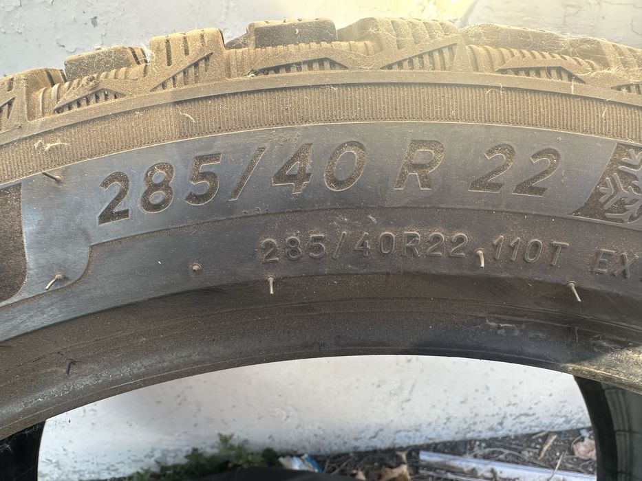 Продам зимние шины шипованные Michelin 285/40/22