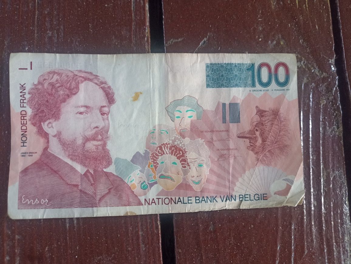 Vând 100 franci belgieni 300 de lei