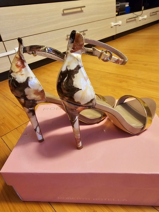 Sandałe aurii cu imprimeu floral Roberto Botella 40